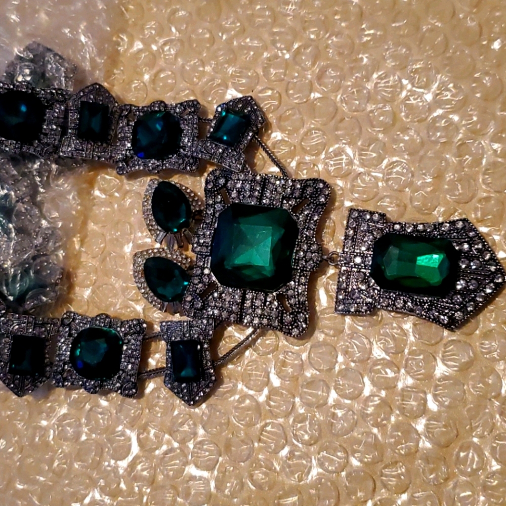 Jewelry - Picture 3 of 3